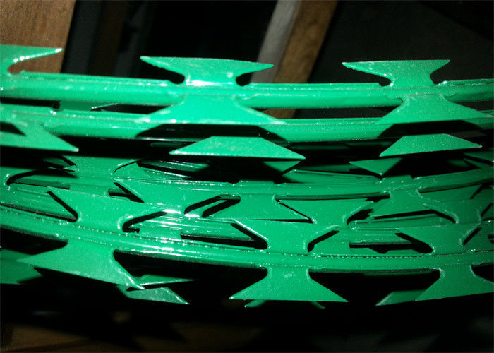 Hot Dipped Galvanized BTO22 450mmx10kg Per Roll With Clips Cross Razor Barbed Wire